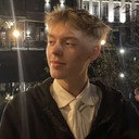 Tobias Giët als Max ("Hello, Stranger")