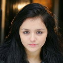 Chloe Hesar als Emily