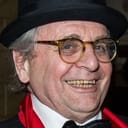 Sylvester McCoy als Peter Mann