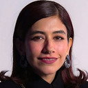 Syra Yousuf als Zoya