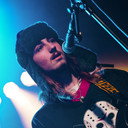 Angelo Jacumin als Angelo, le guitariste