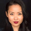 Li Jun Li als Nail Clerk