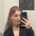 Alexandra Banci als Party Girl