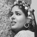 Zizi Fared als إحدى حضور الحفل الغنائي