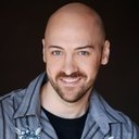 Jesse Dillon Sorrells als Singing Waiter 2