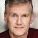 Jeremy Vinogradov als Mr. Hogarth