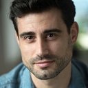 Florian Velasco als Stewart of the plane