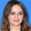 Joey King als Poppy Prescott (voice)