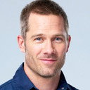 Luke Macfarlane als James Nichol
