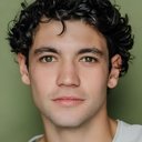 Kyle Clark als Miles