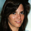 Keely Sims als Leela Kerr