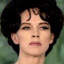 Ileen Getz als Nurse Aphrodite