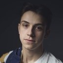 Noah Perchard als Paul