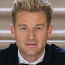 Jani Kazaltzis als Self - Host