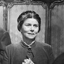 Olga Dickie als Mrs. Fitzhubert