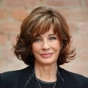 Anne Archer als The First Lady