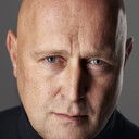 Simon DeSilva als Station Traveller (uncredited)