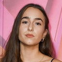 Ruby Thompson als Laura