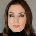 Annie Richard als Self - Host