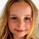 Tipper Seifert-Cleveland als Estella (12 yrs)