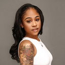 Richerra Bell als Bartender