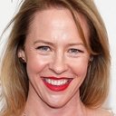 Amy Hargreaves als Aunt Jenny