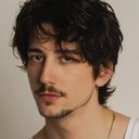 Milo Manheim als Zed