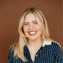 Chelsea Matkins als Sweet Student Union Girl