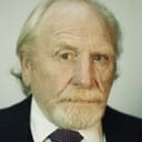 James Cosmo als Des Brady