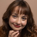 Mirella Queiroz als Dolores