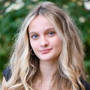 Amelie McLain als The Little Pale Girl