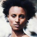 Sallay Garnett als Nelly