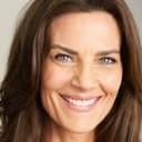 Terry Farrell als Elizabeth