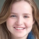 Shayelin Martin als Riley Harris