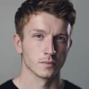 Tom Varey als Stuart O'Connell