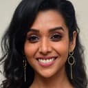 Anupriya Goenka als Alishka Iyer