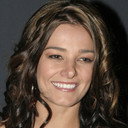Kirsty Lee Allan als Leona