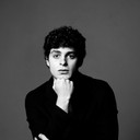Nicola Franz als Agent. Francesco Rinaldi
