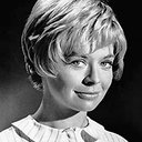 Susannah York als The Weaver Woman