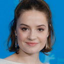 Ella Øverbye als Johanne