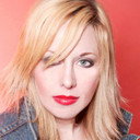 Ali MacLean als Language Lab Girl