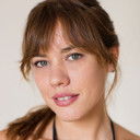 Sofía Brito als Esther