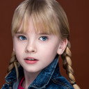 Victoria Joliddie als Charlie
