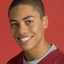 Luke Bailey als Ash