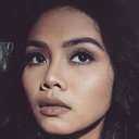 Dea Panendra als Novi