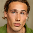 Sam Howard Sneyd als Silas