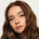 Jessica Barden als Ruth