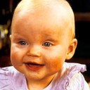 Hebe Barnes als Baby Agatha