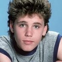 Corey Haim als Museum Burglar (uncredited)