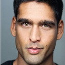 Sid Mallya als Ronnie